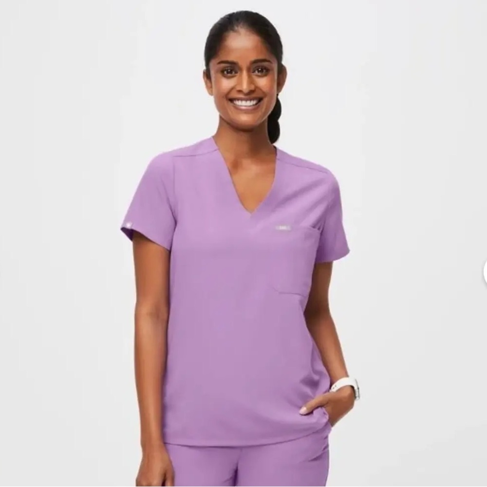 Figs Catarina One-Pocket Scrub Top - XS - Lilac Dawn
